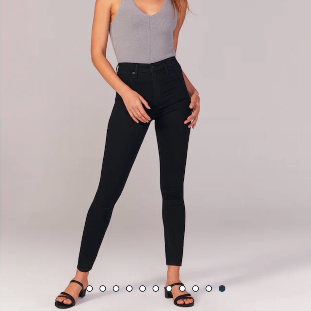 High Rise Black Skinny Jeans. Short.
